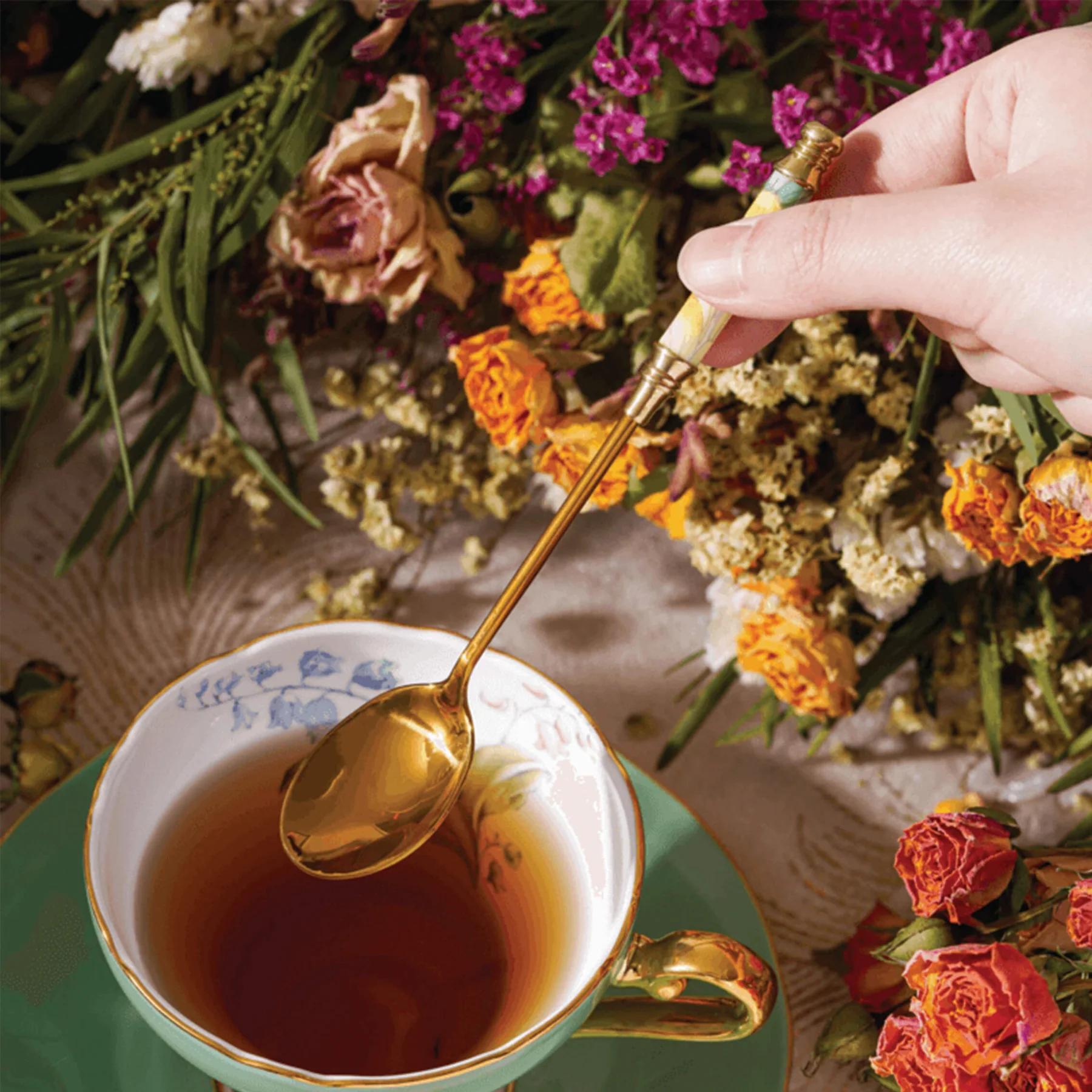 Aynsley Hand-Painted Daisy Bone China Teaspoon - Long-Handled, Feminine Corset Shape, Hand-Painted Gold Borders, Floral Motifs, 14.7x2.6cm Kitchen Cutlery Tableware Dinnerware Utensil Culinary Cutlery Ceramic Dish Cutlery