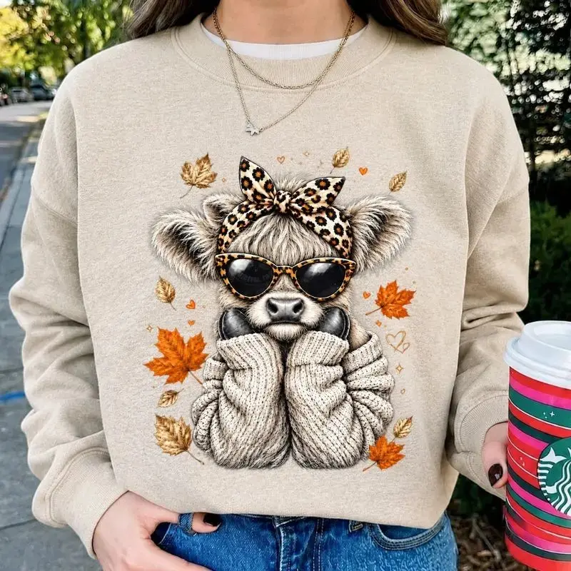 Preppy Fall Highland Cow Sweatshirt, Retro Autumn Cow Graphic Crewneck, Coquette Fall Cow Pullover, Western Halftone Sweatshirt, Cute Fall Gift