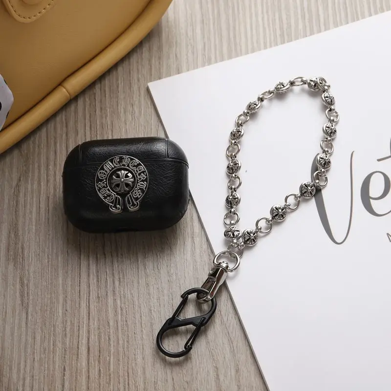 Three-dimensional patterned belt with chain