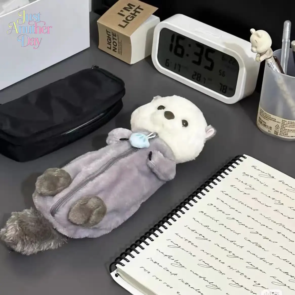 Creative Plush Otter Pencil Case, Cute & Soft Healing Plushie Stationery Pouch, High-Aesthetic Desk Organizer
