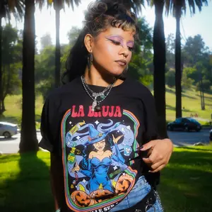 LA BRUJA TEE Graphic Tshirt