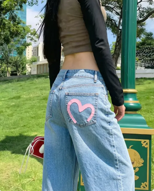Single Soft Pink Outline Heart Back Right Pocket Graphic Unisex High Waist Wide Leg Denim Pants Summer Cool Soft 100% Denim Direct Spray Print Y2K Girly Trousers