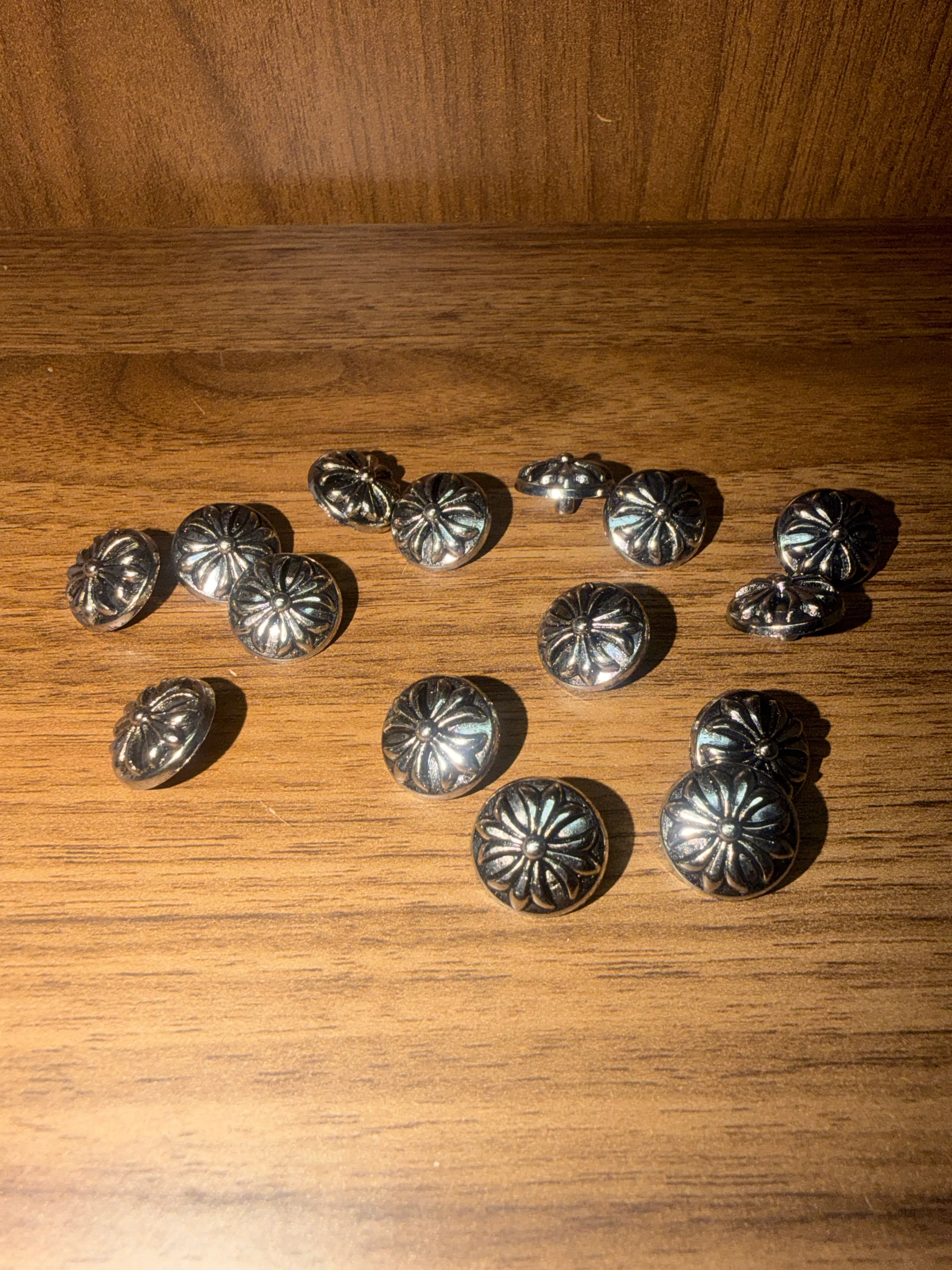 Small button cross flower for DIY crafts, clothing, shoes