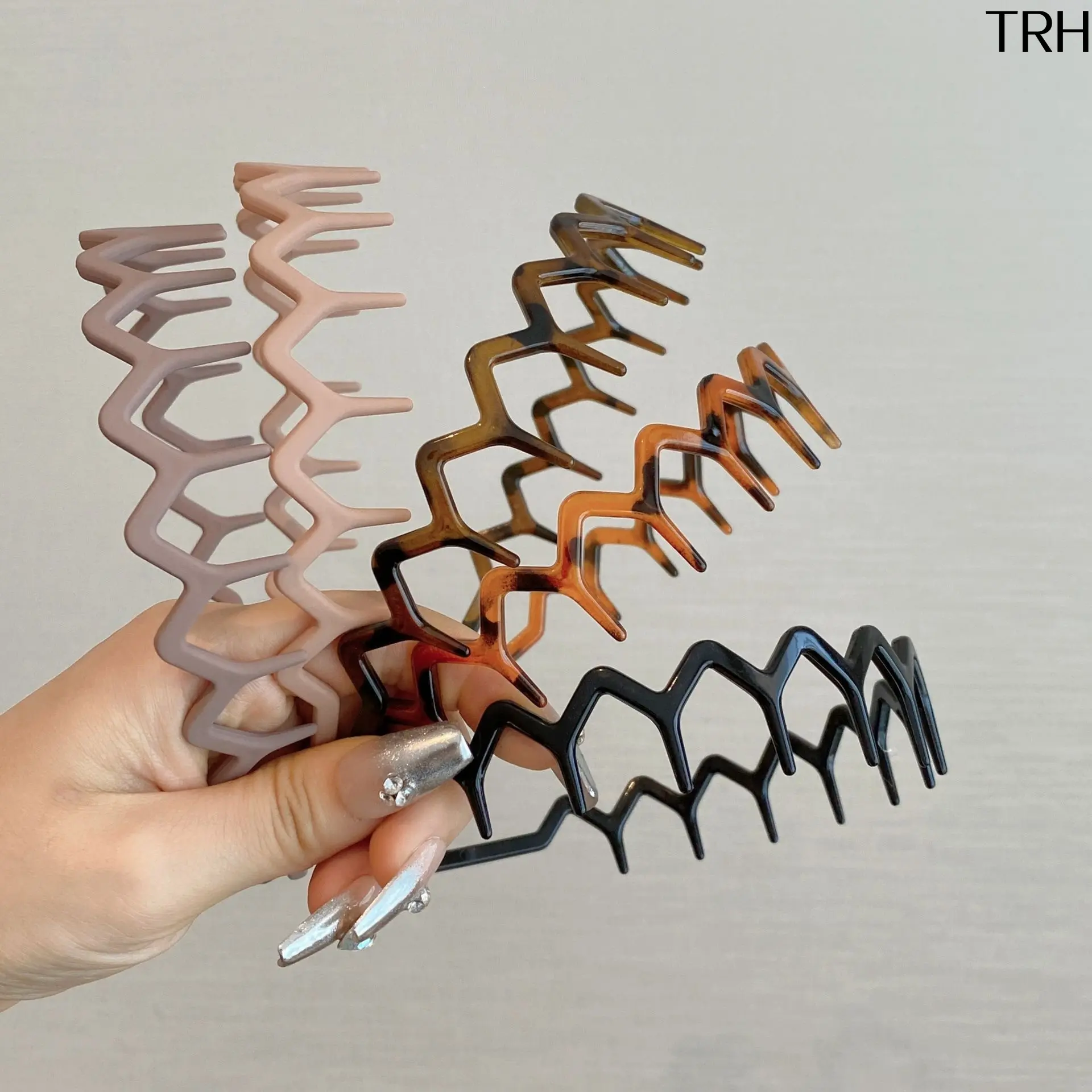 Wavy Toothed Hair Headbands for Women, Non Slip Voluminous High Crown Hair Hoops, Matte & Tortoise Shell Styling Hairbands, Versatile Daily Face Washing Makeup Hair Accessories for All Hairstyles