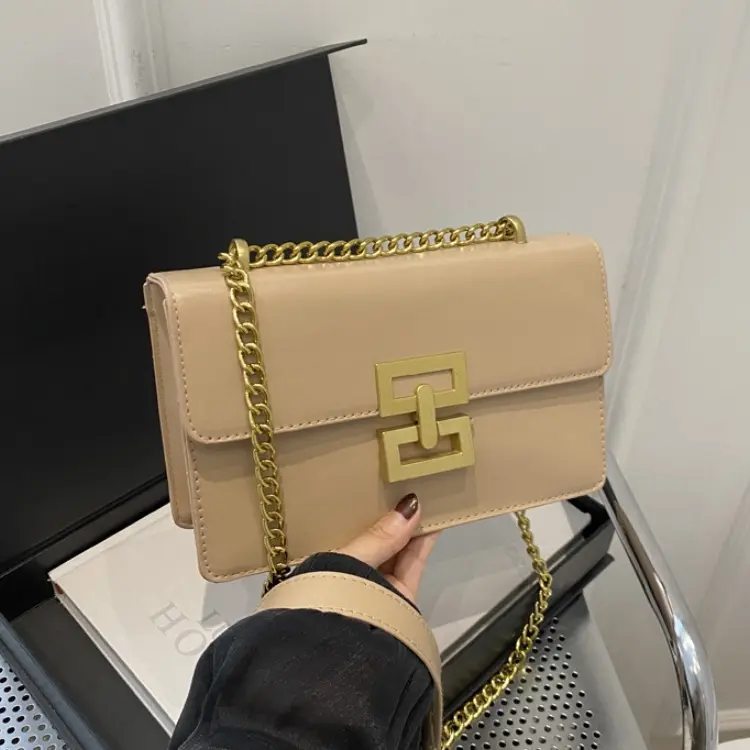 Fashion crossbody bags for women leather purse stylish shoulder handbag small cross body purses with chain and gold buckle for everyday wear﻿