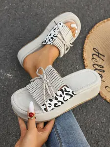 Summer women's fashionable leopard print thick soled sandals, retro personality tassel slippers, Thick Bottom Slippers, comfortable wide feet, non slip Rubber soles for all day wear indoors and outdoors