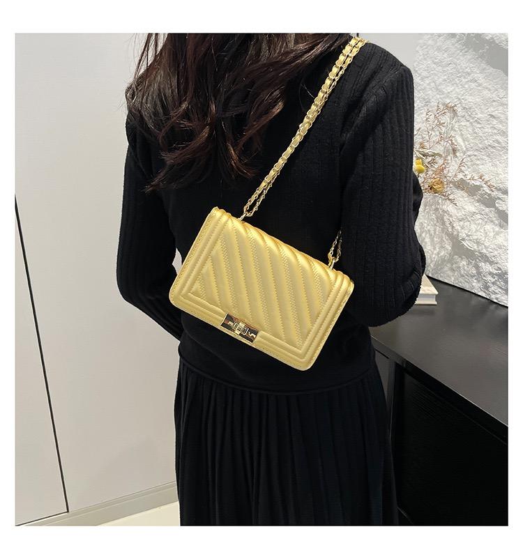 Fashionable New Solid Color PU Embossed Shoulder Bag, Street Commuting Crossbody Bag, Minimalist Women's Chain Small Square Handbag