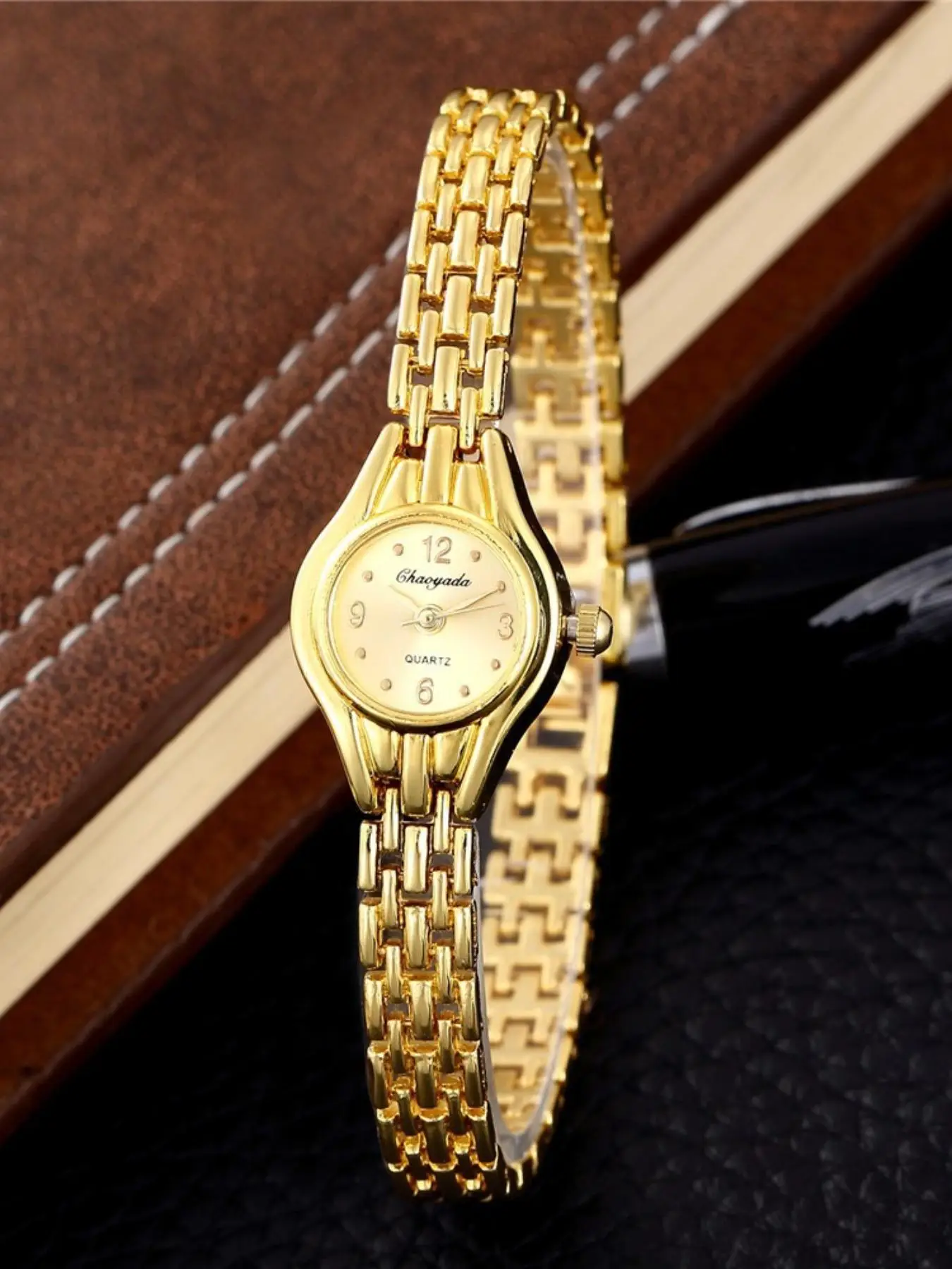 Women's Elegant Fashion Round Dial Quartz Watch, Vintage All-match Clasp Luxury Watches for Girls, Trendy Matching Wristwatch As Girlfriend Gifts with