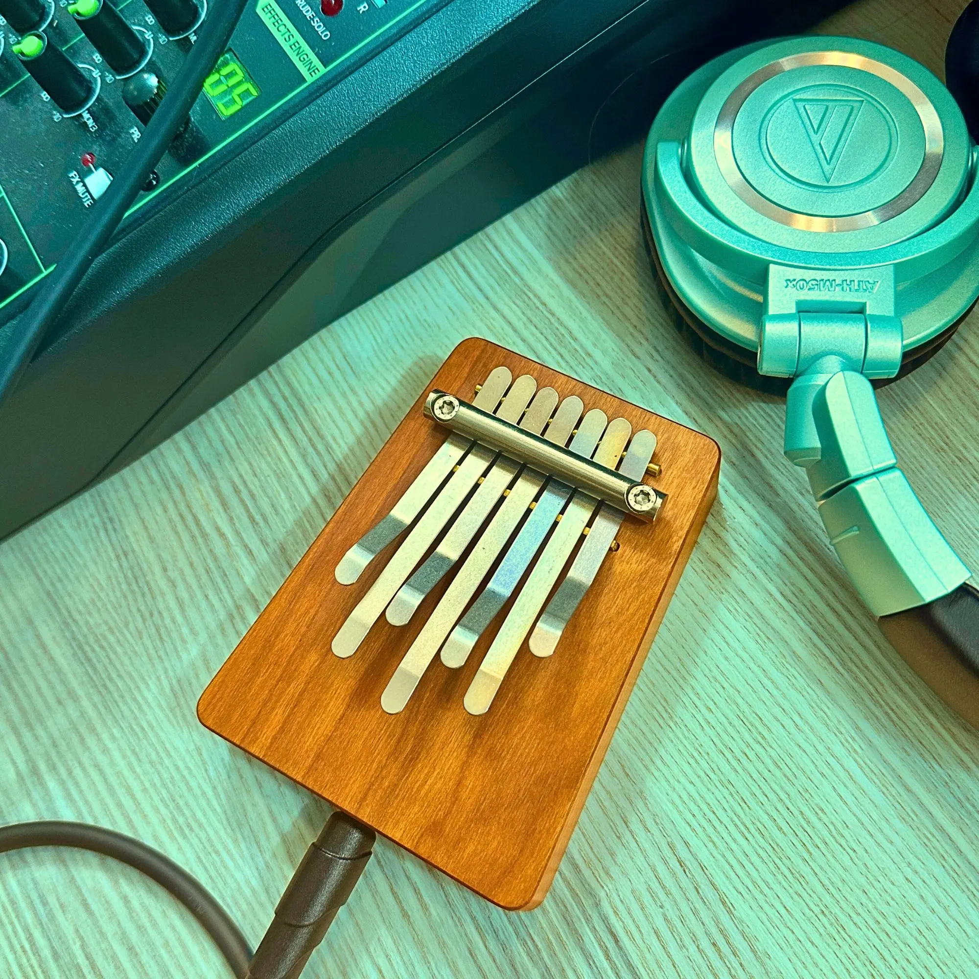 Hokema Kalimba B7 Elektro - Electric 7 Note Thumb Piano with Built In Audio Pickup in Pentatonic C