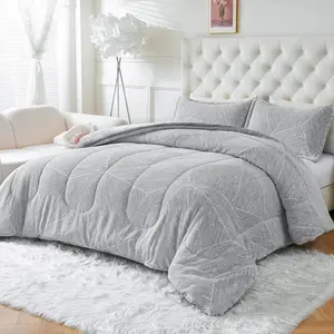 YIYEA Faux Fur Comforter Set Queen Size Luxury Ultra Soft Fuzzy Comforter Fluffy Plush Shaggy Bedding Comforter Sets for Fall and Winter Cozy Warmth No Shedding 3PC