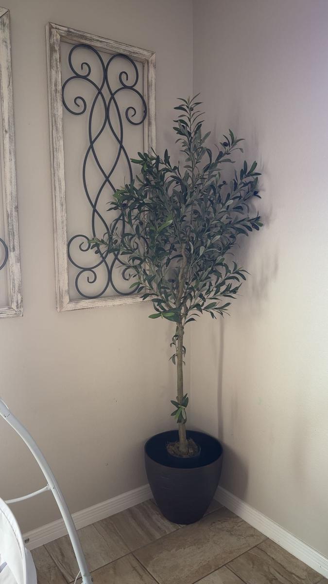 Item: 6FT 863 Leaves 36 Fruits