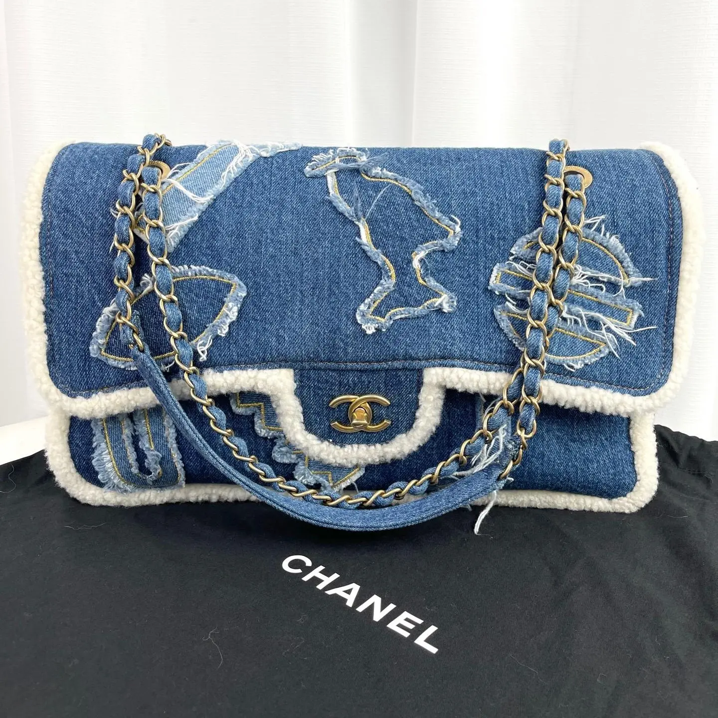 Pre-owned CHANEL Paris New York Jumbo Shearling Hieroglyph Single Flap Bag