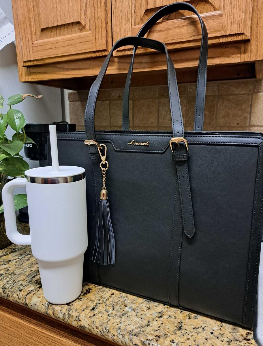 Item: Black(Leather), 15.6''