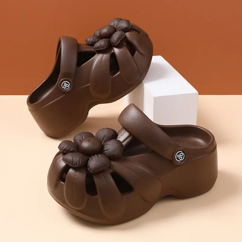 New women’s summer perforated shoes—closed toe for outdoor wear, thick sole for added height, stylish floral design, non-slip sandals/slippers suitable for walking