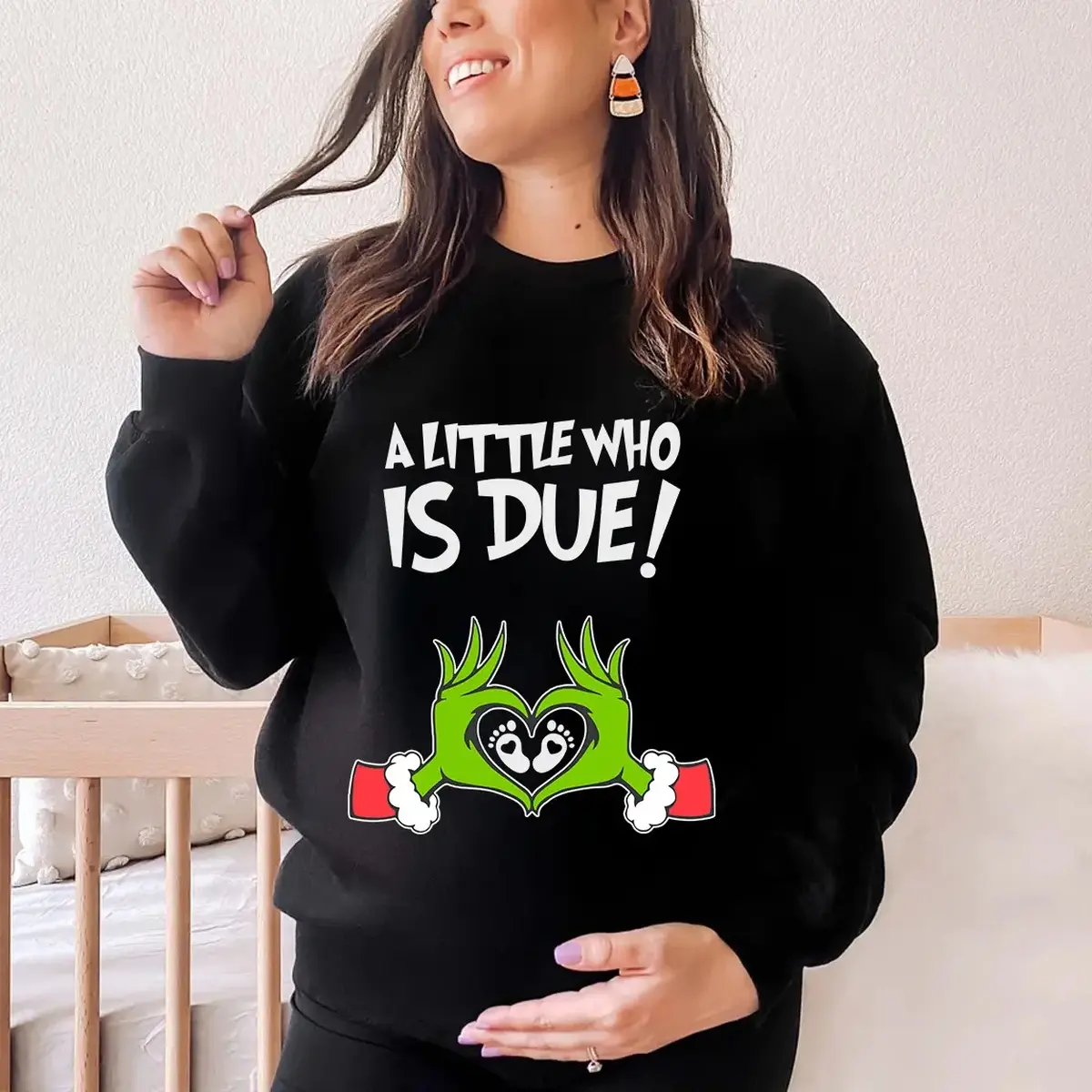 Women's Christmas Sweatshirt for Baby Shower| Pregnancy Announcement Crewneck Pullover, Soft Cotton Long Sleeve Top for Expecting Moms & Festive Season