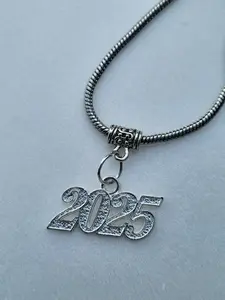 2025 Graduation Bracelet - Unisex Stylish Design for 2025 Graduates - Perfect Celebratory Accessory for Graduation Outfit - Sleek Year Highlight Gift