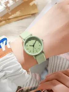 New Fashion Watch for Women, High School Student Wristwatch, Analog Quartz Watch, Stylish and Trendy Timepiece for Daily Wear