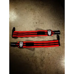 Dude That Lifts Wrist Wraps