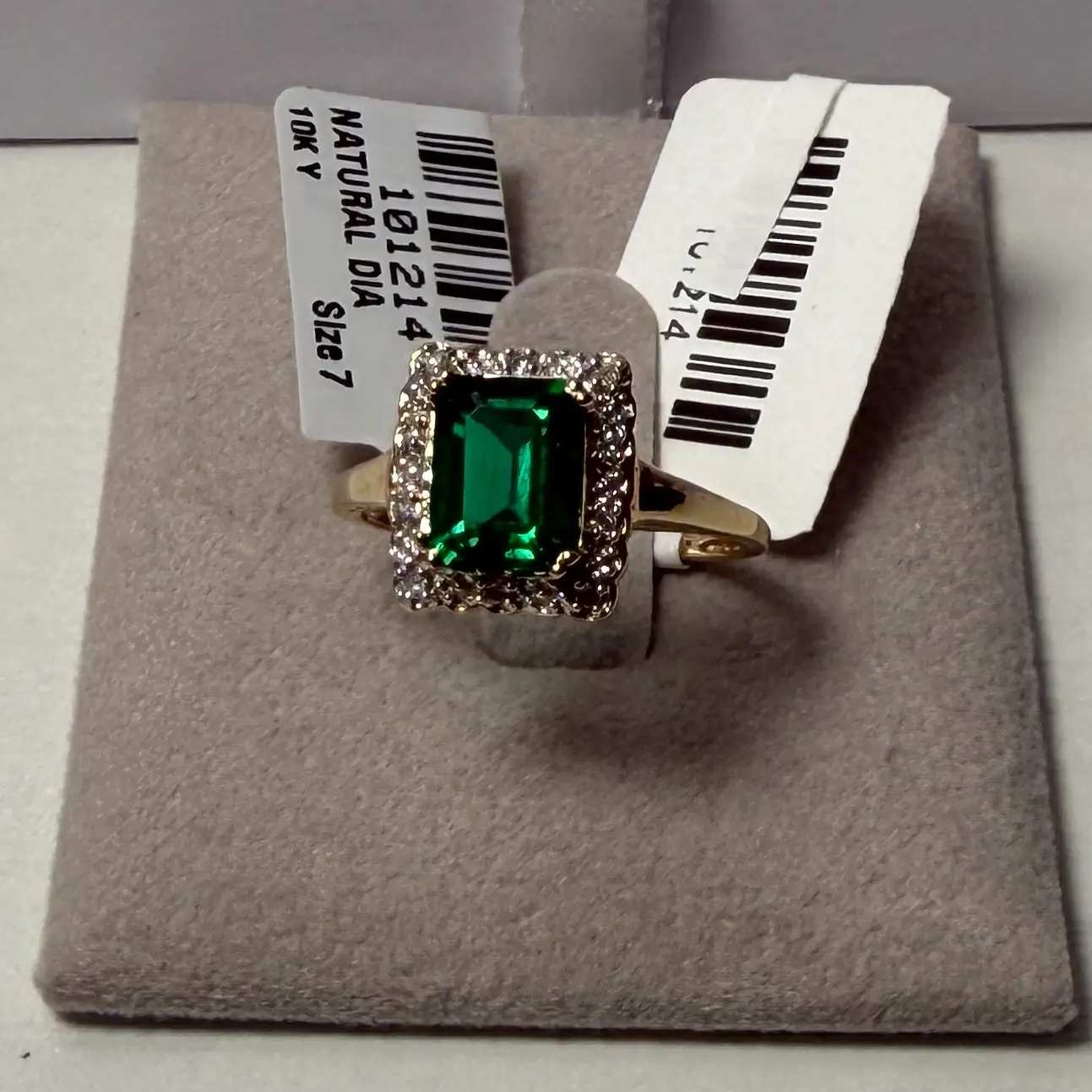 ANILLO 10K DMT NATURALES Y ESMERALDA LAB