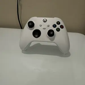 Invisible Xbox Controller Stand - White Color, Ergonomic Design, Ideal for Gaming