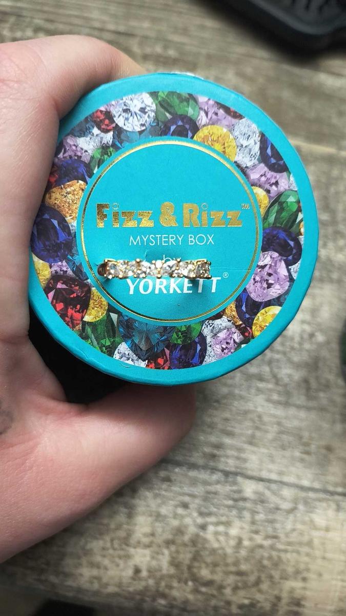 Item: Essentials Ring, 8