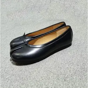 Women's walking shoes walking shoes tabi split-toe shoes women's 20246 new niche pleated flat bottom shallow bow ballet pig's trotters