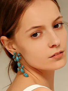 1 pair of French retro blue pendant earrings, suitable for daily commuting, vacation and dating, and also a surprising and exquisite small gift.