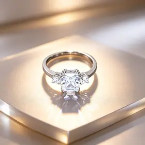 Three-Stone Cushion-Cut Promise Ring, Elegant Silvery-Tone Statement Band, Ideal Romantic Gift for Her, Suitable for Parties, Anniversaries & Everyday Wear
