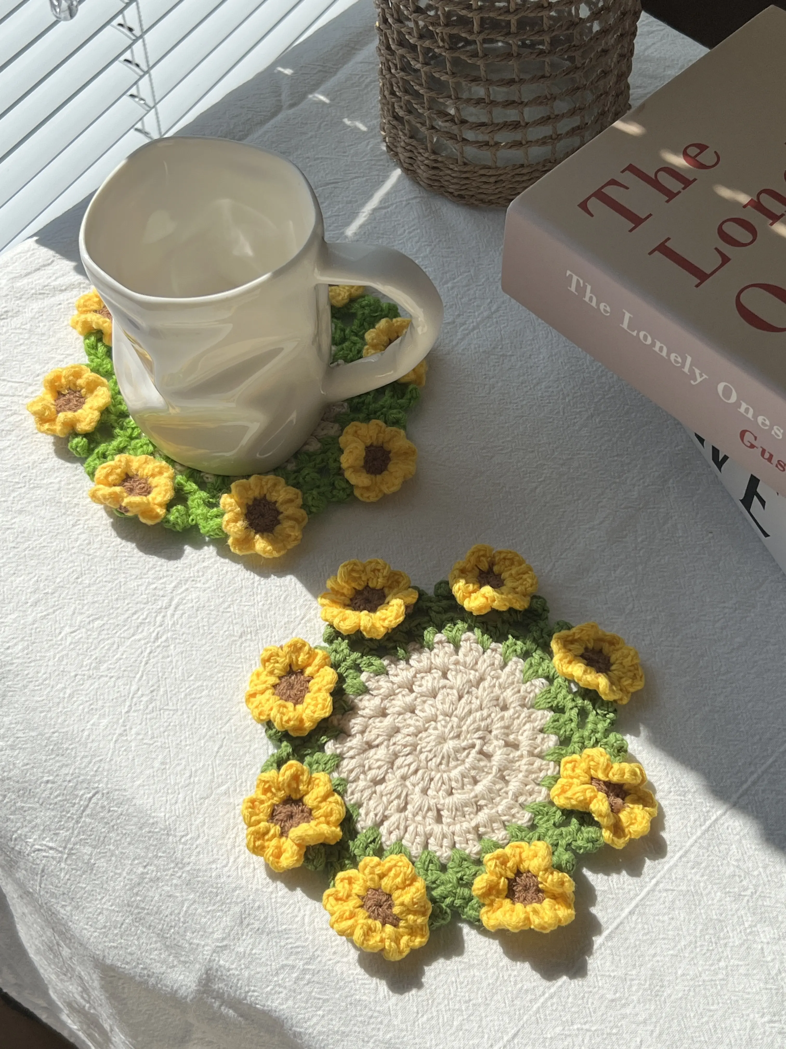 1pc Handmade Cotton Yarn Sunflower Heatproof Waterproof Coaster - 14×14cm 2-in-1 Design Yellow Home Decor, Stylish Mini Crochet Cup Ornament, Mom Gift for Bookshelves/Bedside Tables (Without Pot), Water Proof