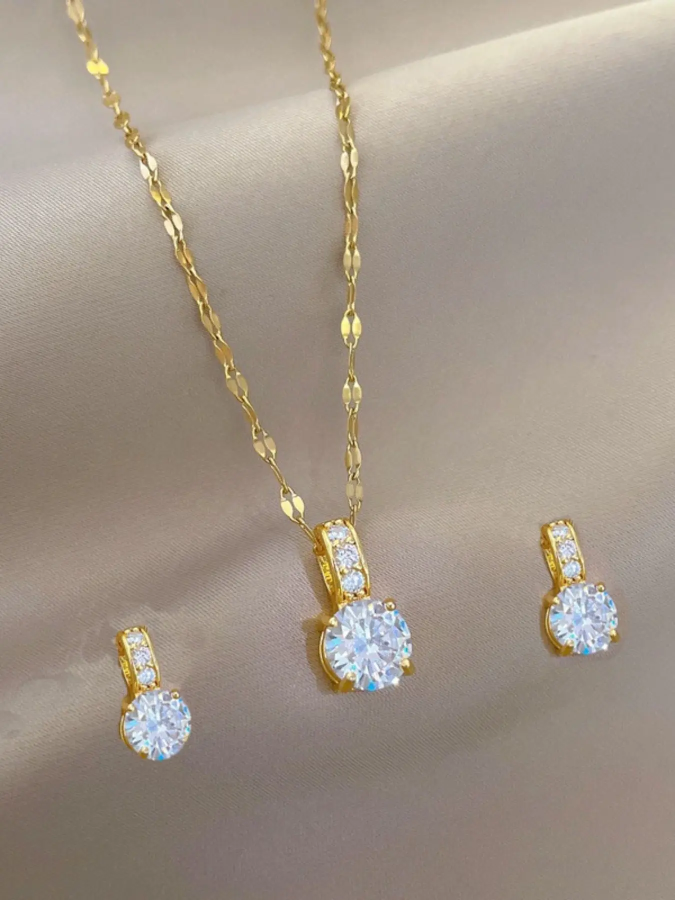3-Piece Women's Fashion Accessories Set Stainless Steel Copper Micro-Set Synthetic Zircon Earrings Necklace Set, Adjustable Minimalist Chain Jewelry Gift, Fashionable Jewelry Set