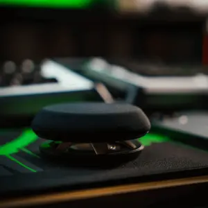 Ergonomic Maglev Wrist Rest – Floating Magnetic Design, Memory Foam, Waterproof & Sweatproof, Perfect for Typing & Gaming Comfort