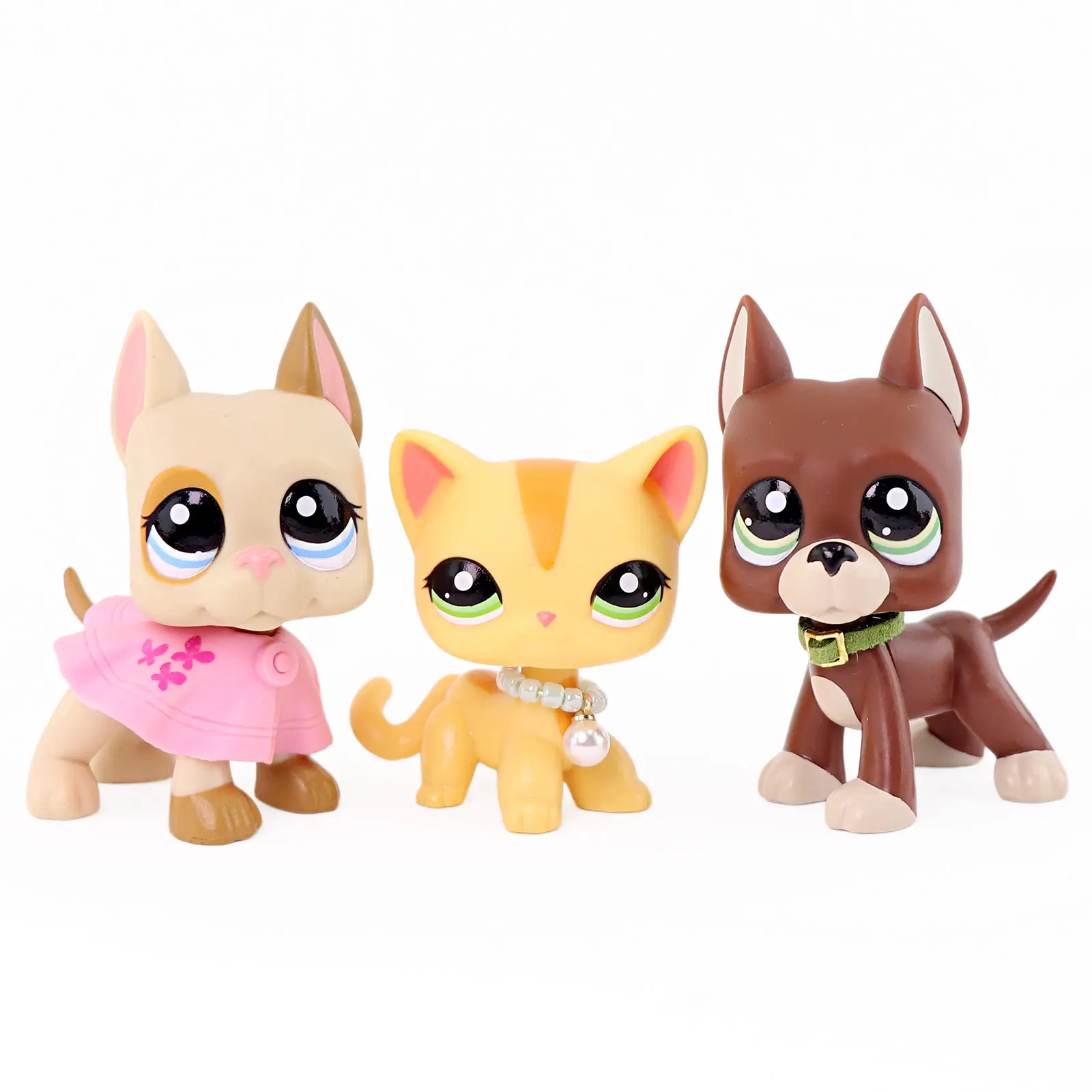 3 Pcs Mini Pet Figurines Set, Bull Terrier Dog, Short Hair Kitten & Boxer Puppy Figures , Pearl Bead Necklace & Green Fabric Collar Accessories, Hand-Painted Collectible Animal Statues, Mini Doll Gift for Kids Girls Birthday Party Favor