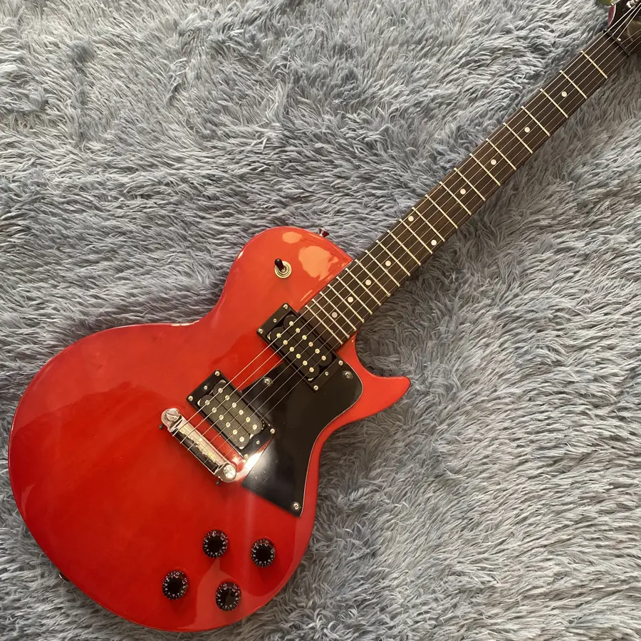 High Quality Red Electric Guitar, Mahogany Body, HH Pickups, Black Hardware, 6 Strings, 22 Frets