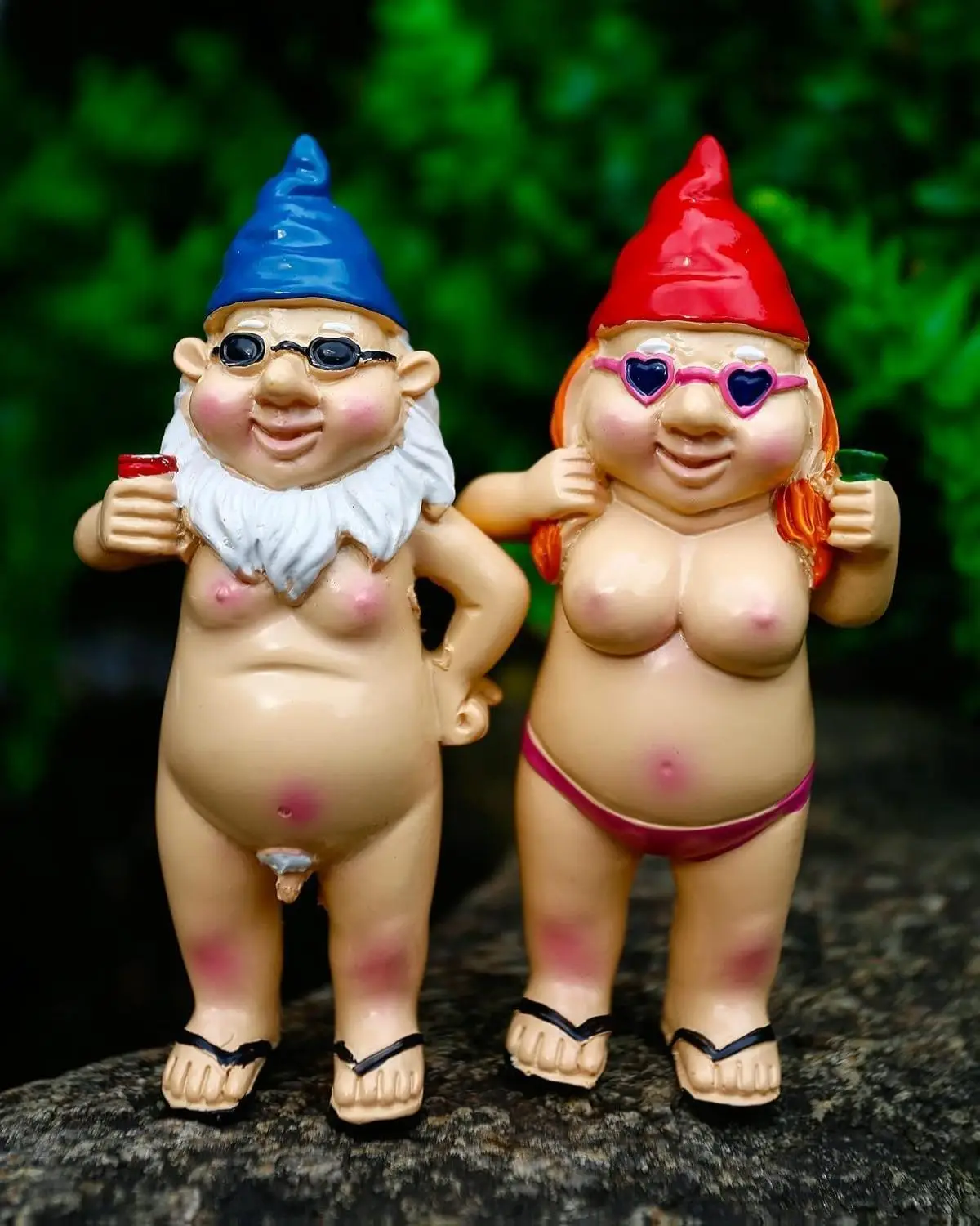 2Pcs Garden Gnomes - Rude and Playful Resin Dwarf Statues for Indoor or Outdoor Lawn Decor, Perfect for Novelty Gifts and Adding Humor to Your Garden