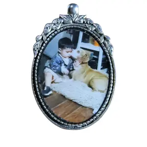 Custom Pendant - Personalized Photo Display with Unique Design Elements