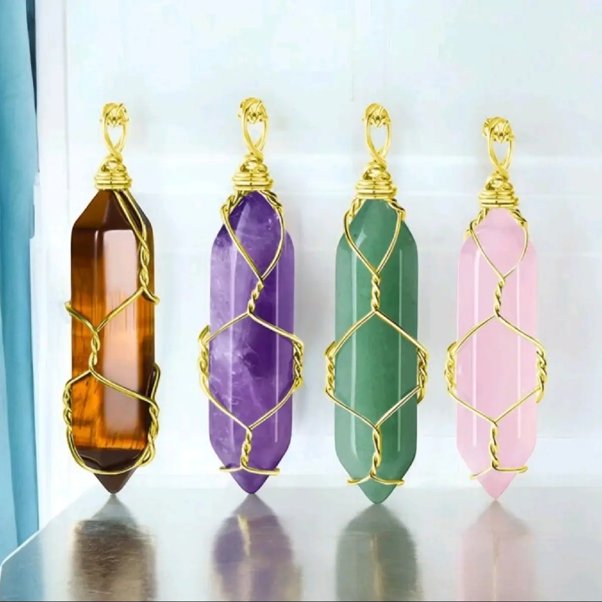 Women's Gold Wire Crystal Necklace - Perfect for Any Occasion
