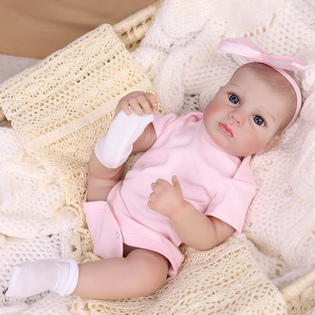 KEIUMI Realistic Reborn Baby Dolls - 20 Inch Lifelike Full Vinyl Body Girl Newborn Baby, Real Life Baby Doll, High-Grade Hand-Painted Detailing,Poseable Limbs, Pretend Play, Gifts Toy Set with Nurturing Accessories for Kids Ages 3+，Collecting，Cuddling
