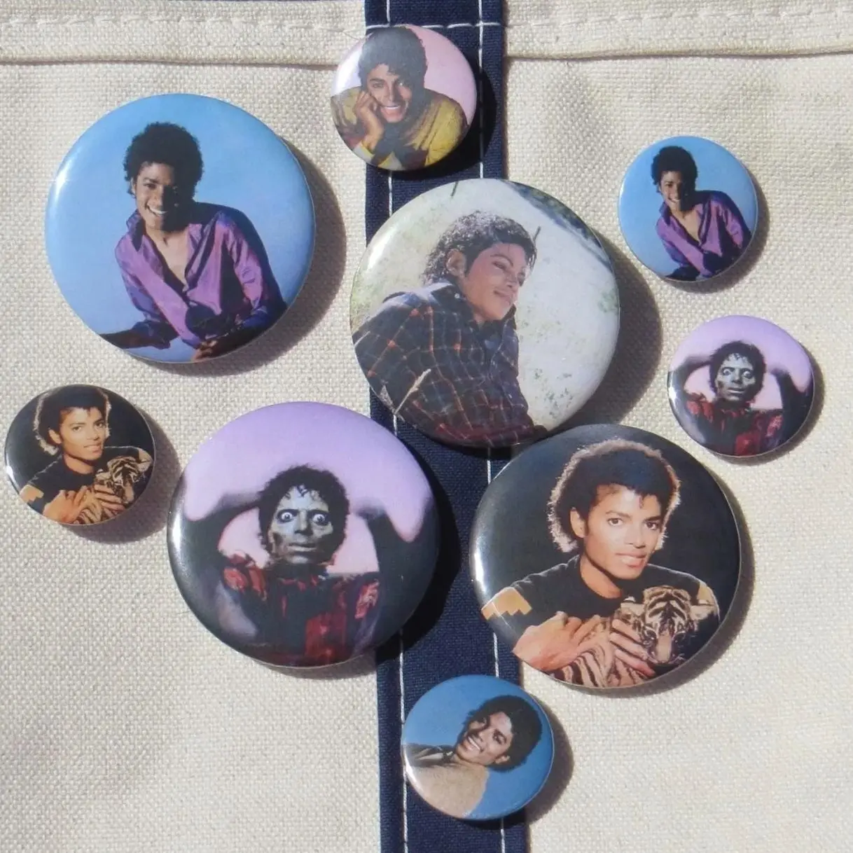 Michael Jackson Collector vintage pin back buttons (Only one NOT COMBO)