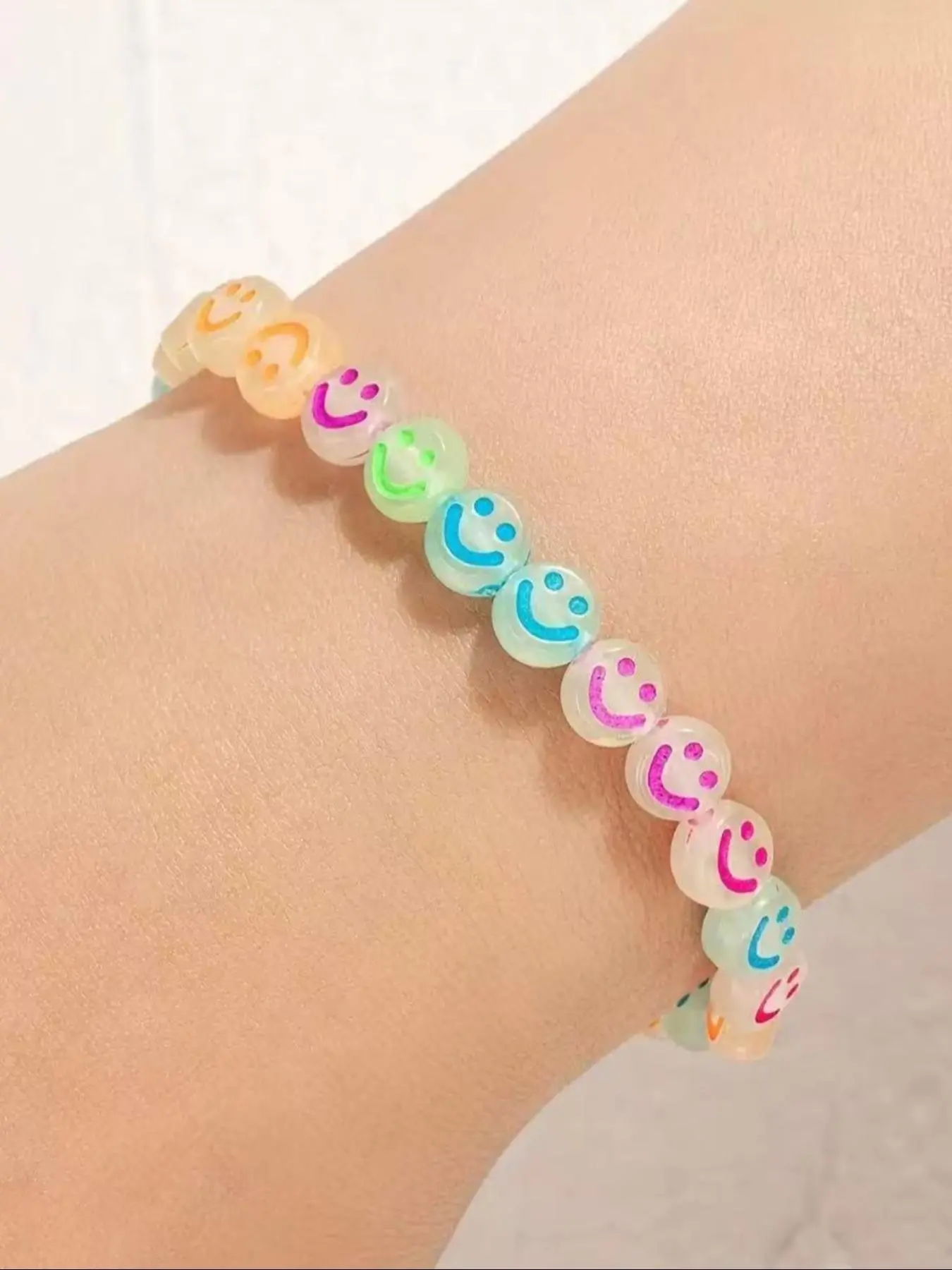 Random Color Luminous Smile Face Beaded Bracelet, Cute Beaded Bracelet for Women & Girls, Fashion Jewelry for Party, Daily Decor, Trendy All-match & Exquisite Jewelry for Birthday Gift
