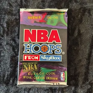One Pack of 1995-96 NBA Hoops SkyBox Series 1 NBA Basketball Trading Cards