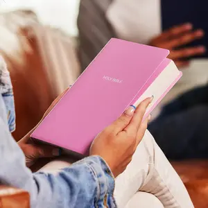 NKJV Gift and Award Bible: Leather-Look Pink Edition Imitation Leather