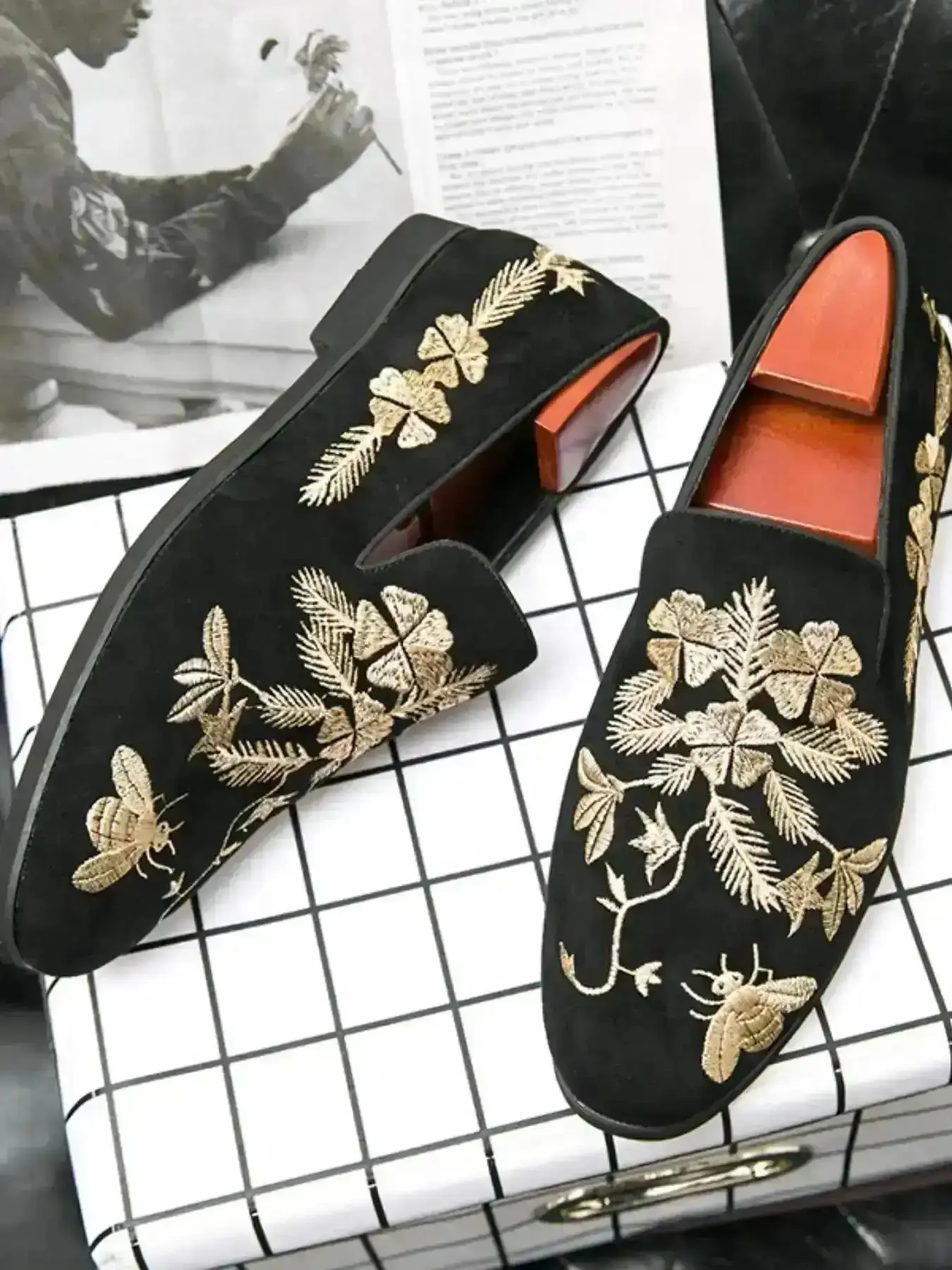 Men Fashion Embroidered Leaf Design Loafers 2026 New Style Casual Comfortable Pointed Toe Slip On Daily Wear Male All Match Flat Shoes Classic Stylish Modern Versatile Chic Trendy Lightweight Sport Non Soft