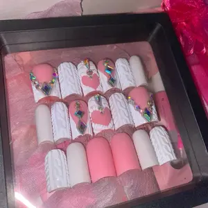 Vo Tino Inspired Press On Nails - (Medium) Sweater Nails for Perfect Winter Look