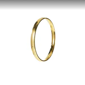 This retro and simple design bracelet with a plain bezel texture is an exquisite, niche and fashionable accessory