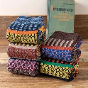 10-Pair Women's Fashion Retro Socks - Ethnic Inspired Color Block Design with Thickened Warm Construction, Autumn/Winter Breathable Moisture-Wicking Fabric, Ideal for Sports and Daily Street Wear