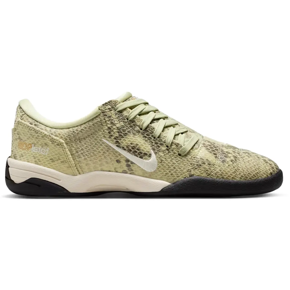 NIKE Women's Total 90 3 SE Olive Aura Snakeskin Sneaker, Sporty Chic Soccer Trainer for Futsal & Casual Wear, Authentic, Football Fashion