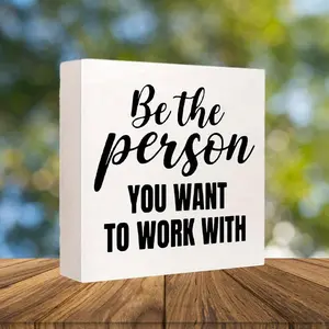 Be The Person You Want To Work with Letter Pattern Ornament, 1 Count Square Foam Decoration, Signage Decorative Plaque Desk Wall Sign Home Decor for Living Room, Office, Desk, Table