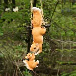 Creative Climbing Rope Squirrel Resin Ornament, Garden Outdoor Tree Hanging Decor, Rustic Style, Easter Theme, Perfect for Home Decoration