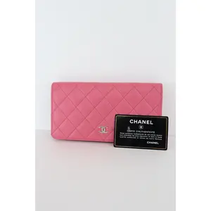 Pre-owned leather Mini Bags Chanel quilted yen pink wallet