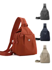 Retro  simple  casual and fashionable shoulder bag, lightweight daily commuter shoulder bag designed by the niche, portable travel bag designed  zippers, personality  versatile  suitable for shopping and dating.
